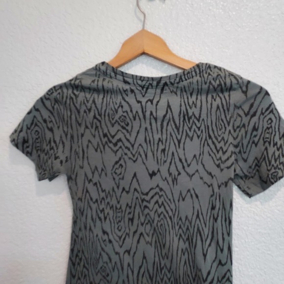 Joan Podoll Gray Animal Print Short Sleeve Size Small - Picture 7 of 9